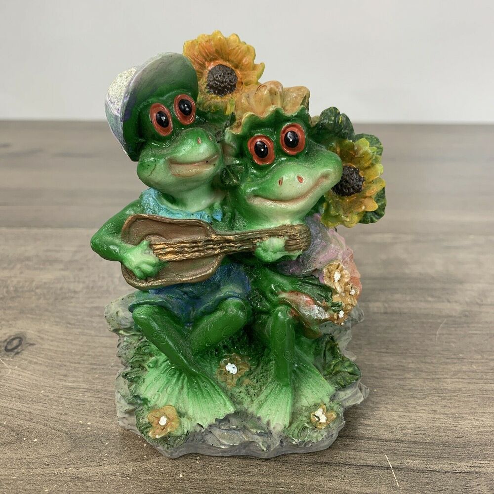 Couple Serenading Lovers Frog Figurine Animal Resin Home Garden Yard Decoration